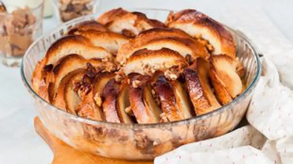 Pudding met tsoureki en noten
