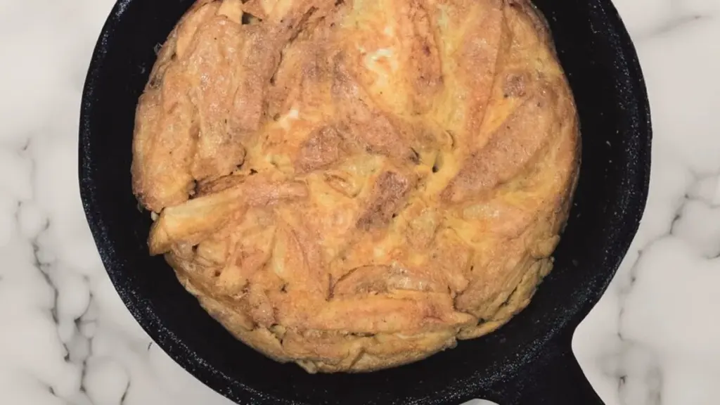 Omelet met feta en aardappelen uit de taverne Iosif